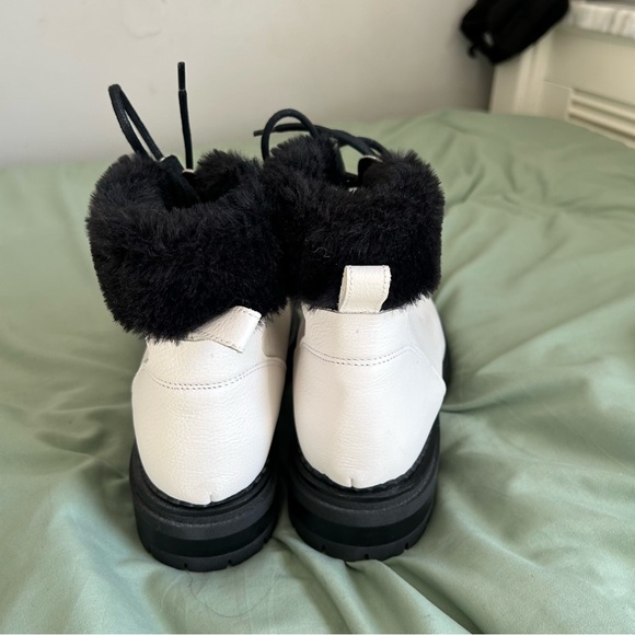 🩷M. GEMI WHITE LEATHER BLACK FUR WINTER LACE UP TRENDING ANKLE BOOTS SIZE 9 - Picture 11 of 14